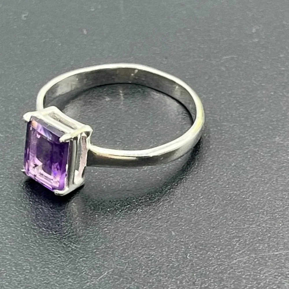 Sterling Silver Natural Emerald Cut Purple Amethyst Solitaire Ring Size 8.25‎